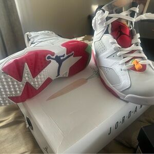 Jordan hare’s Sneakers in White and Red